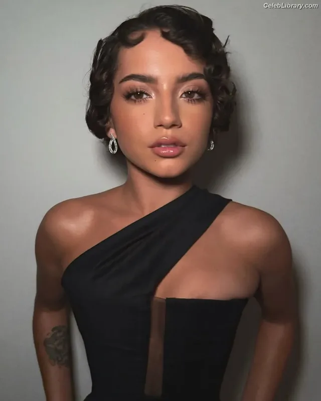 Isabela Merced photo 24 of 1797