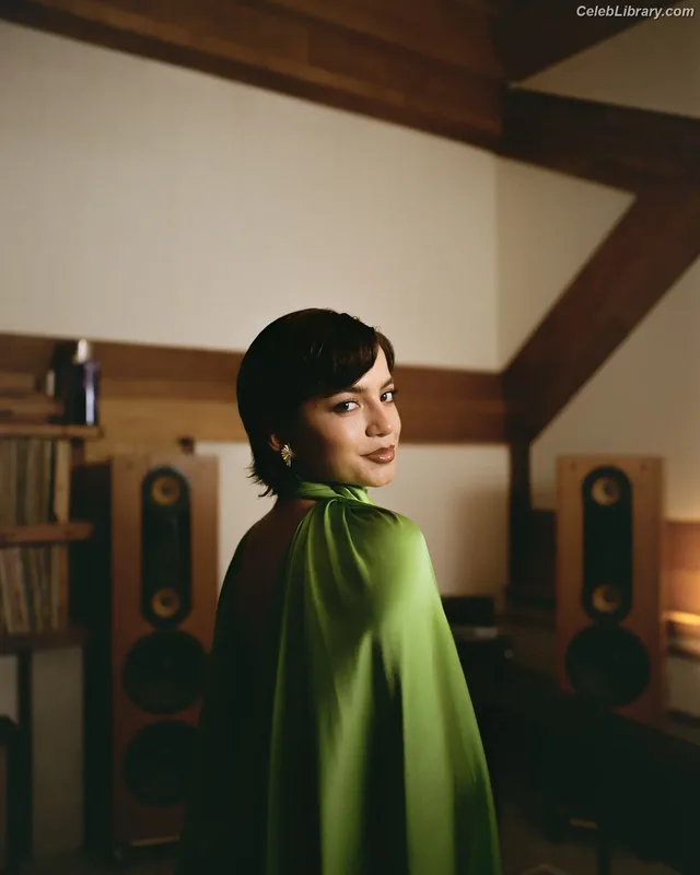 Isabela Merced photo 14 of 1797