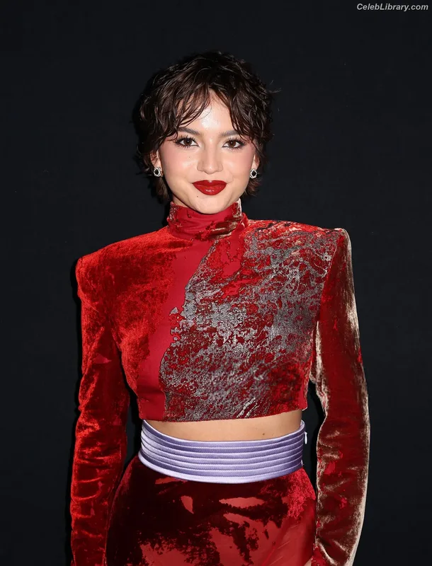 Isabela Merced photo 16 of 1797