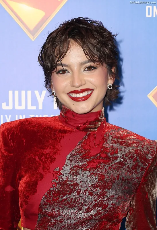Isabela Merced photo 22 of 1797