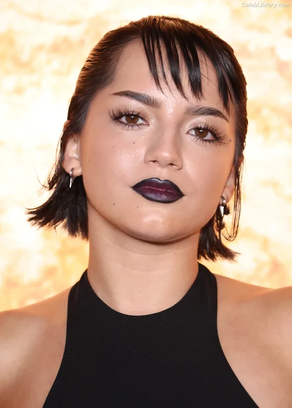 Isabela Merced photo 4 of 1797