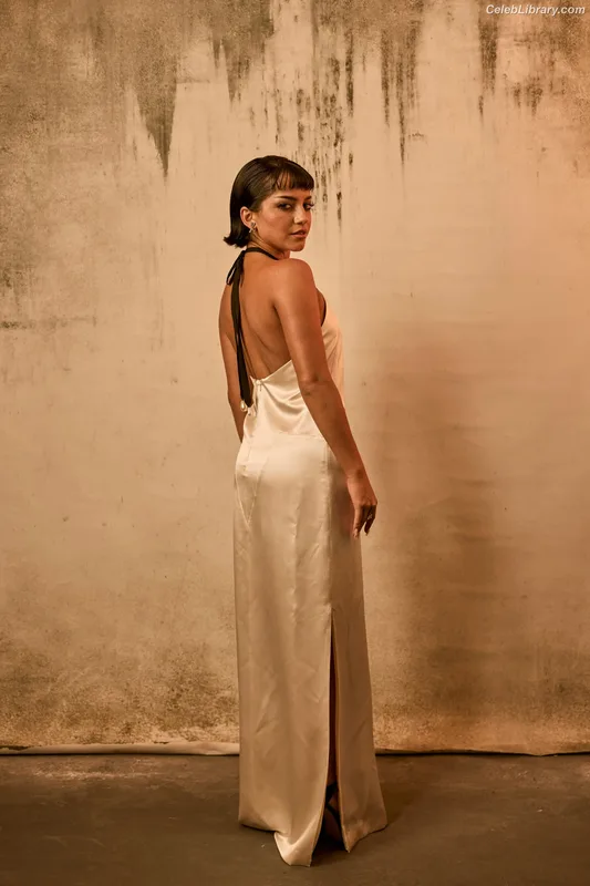 Isabela Merced photo 16 of 1797