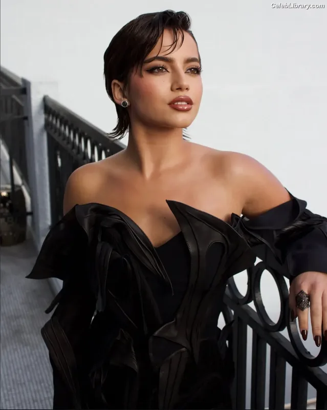 Isabela Merced photo 10 of 1797