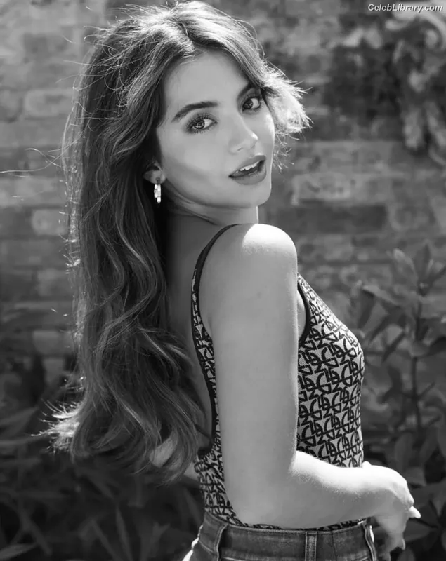 Isabela Merced photo 7 of 1797