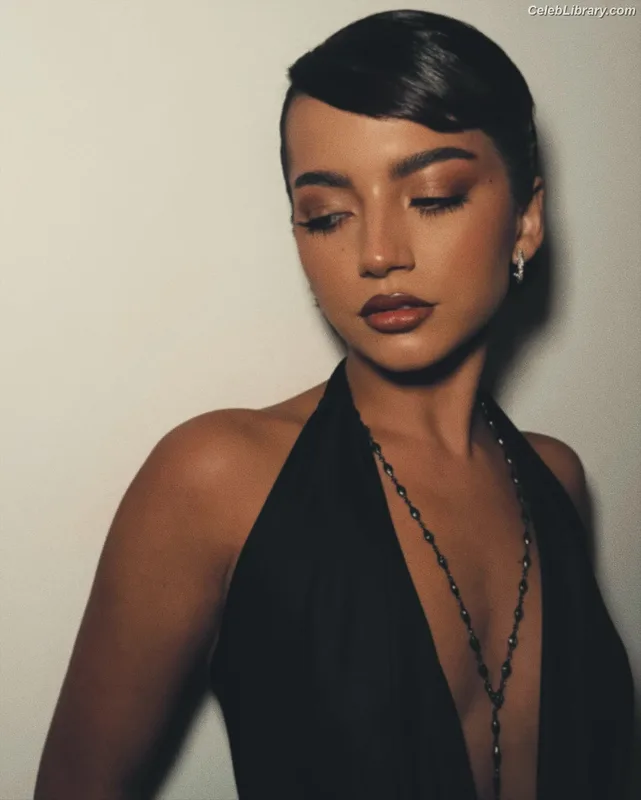 Isabela Merced photo 5 of 1797