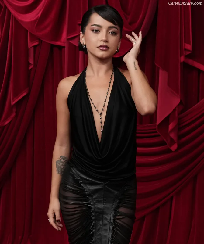 Isabela Merced photo 6 of 1797