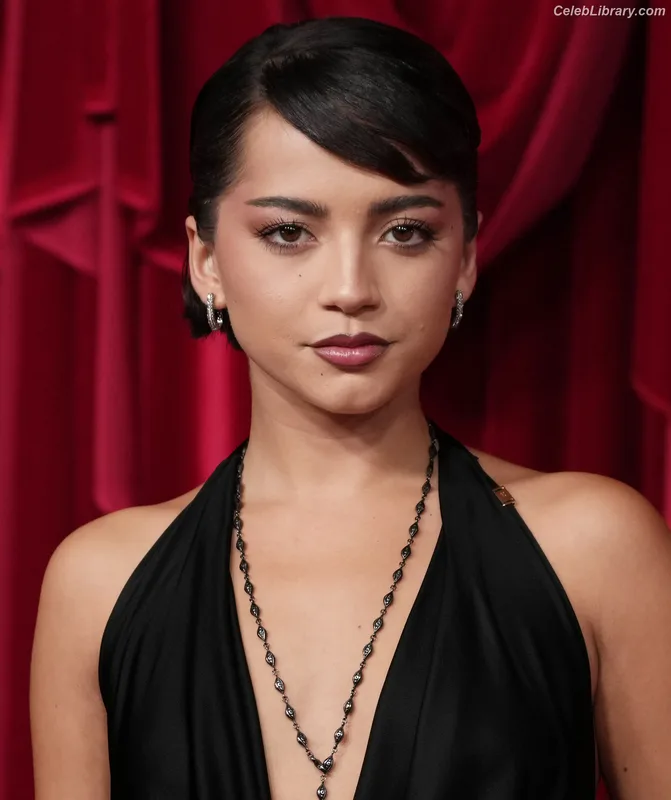 Isabela Merced photo 4 of 1797