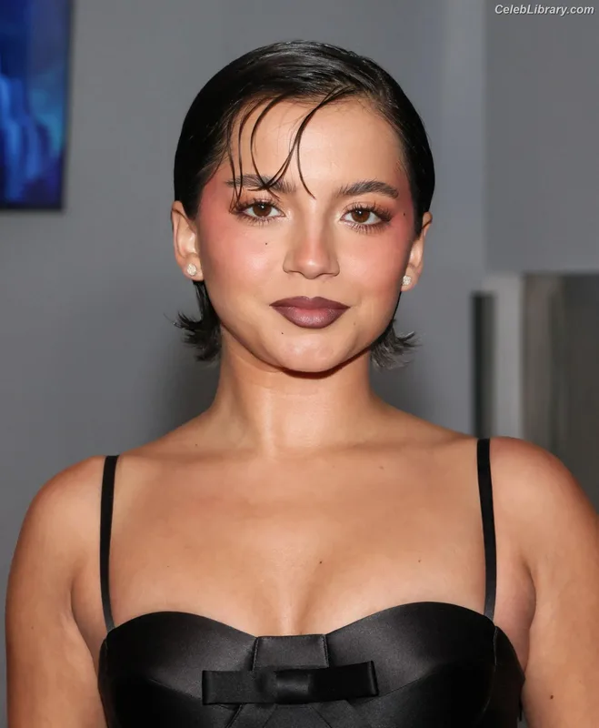 Isabela Merced photo 14 of 1797