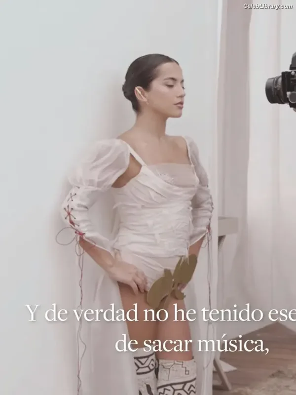 Isabela Merced photo 9 of 1797