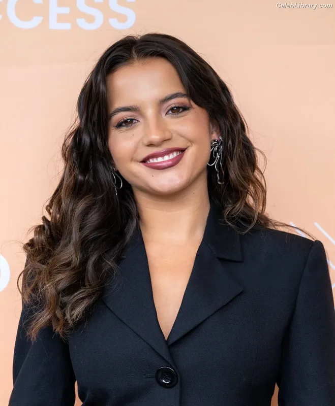 Isabela Merced photo 16 of 1797