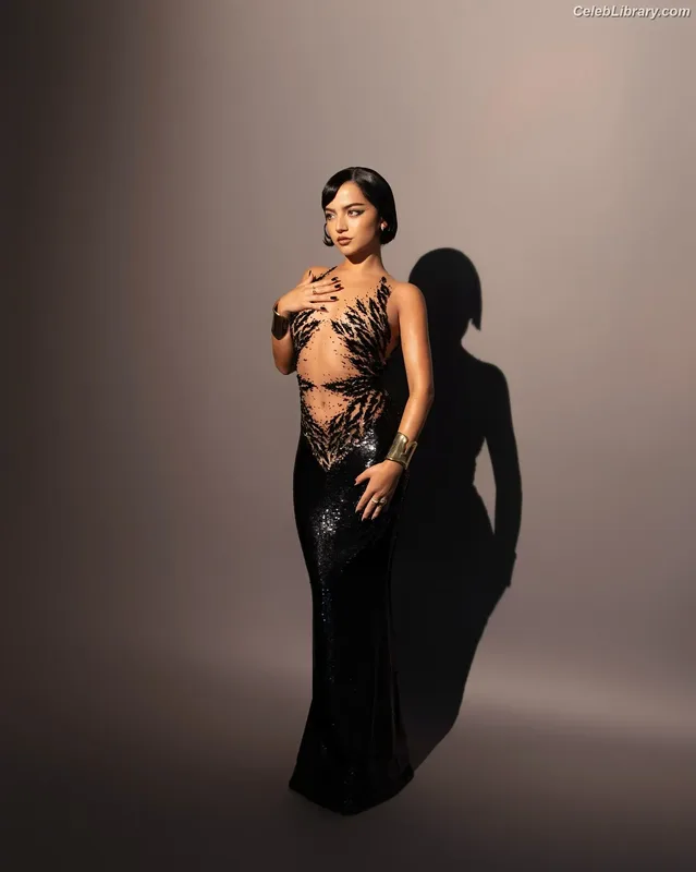 Isabela Merced photo 21 of 1797