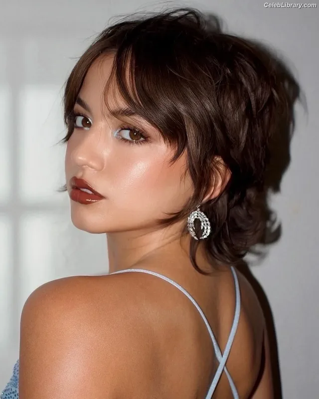Isabela Merced photo 13 of 1797