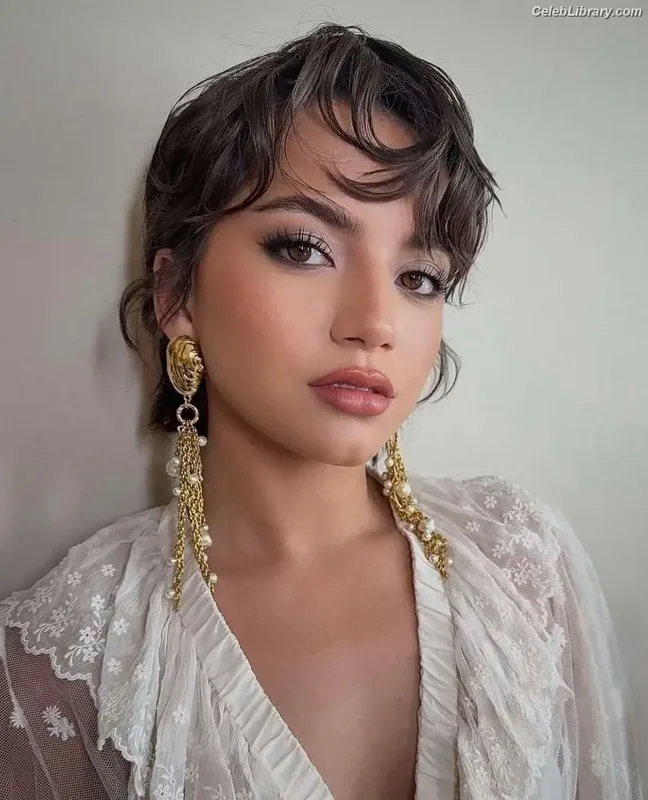 Isabela Merced photo 24 of 1797