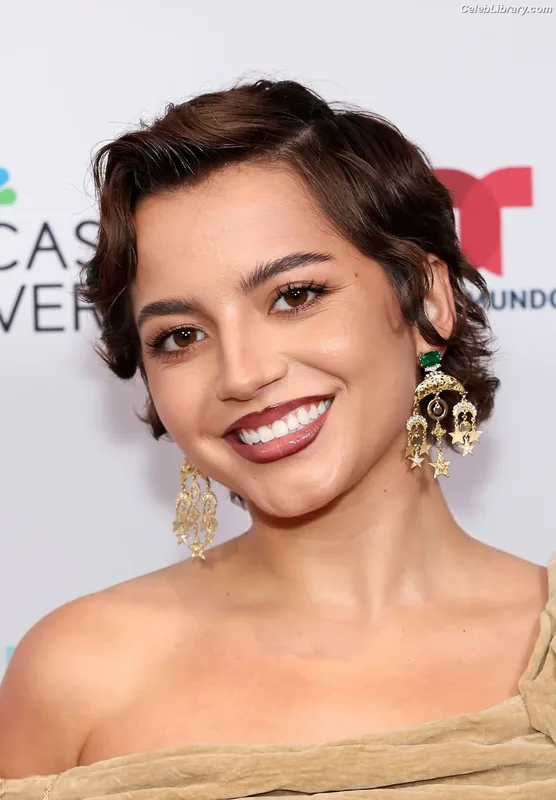 Isabela Merced photo 1 of 1797