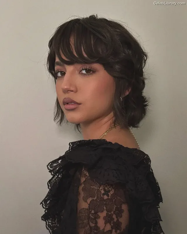 Isabela Merced photo 14 of 1797