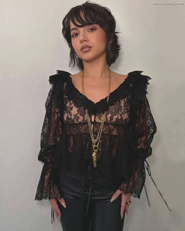 Isabela Merced photo 19 of 1797