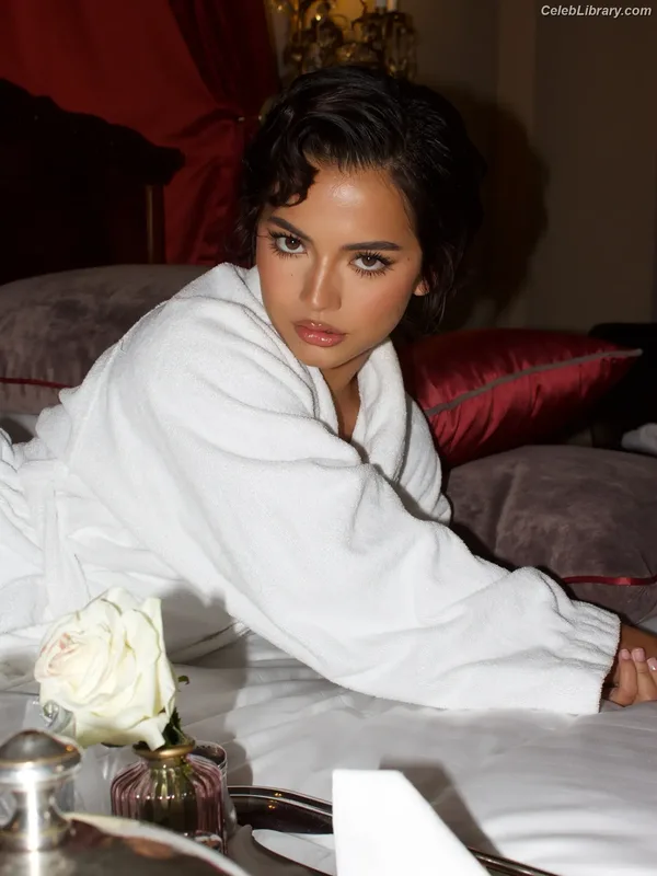 Isabela Merced photo 7 of 1797