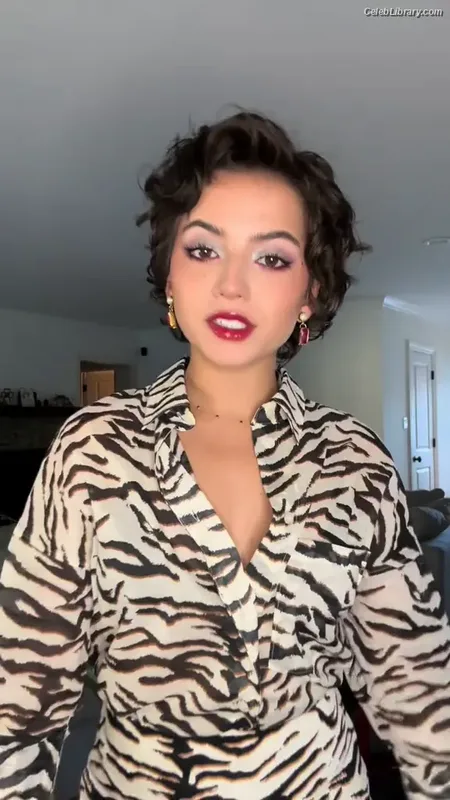 Isabela Merced photo 3 of 1797