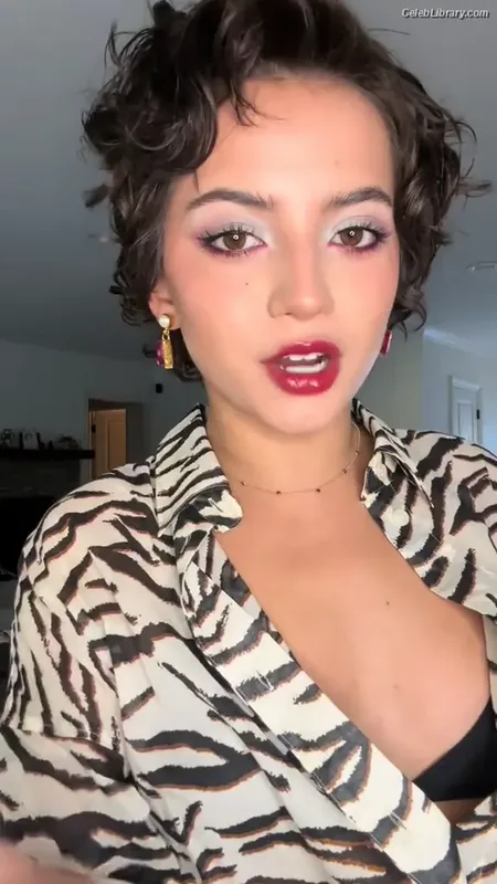 Isabela Merced photo 9 of 1797