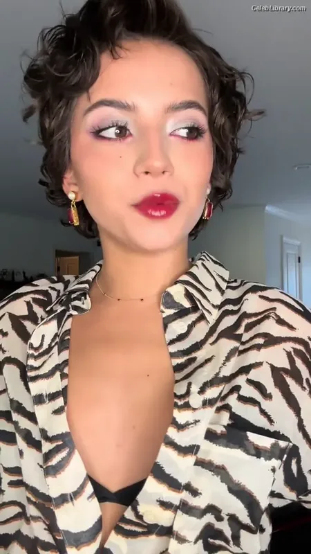Isabela Merced photo 20 of 1797