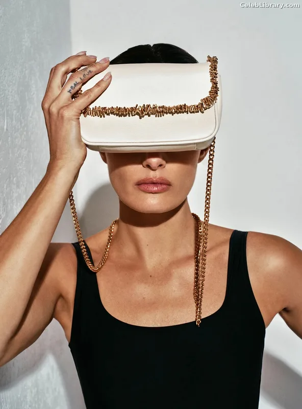 Isabeli Fontana photo 2 of 166