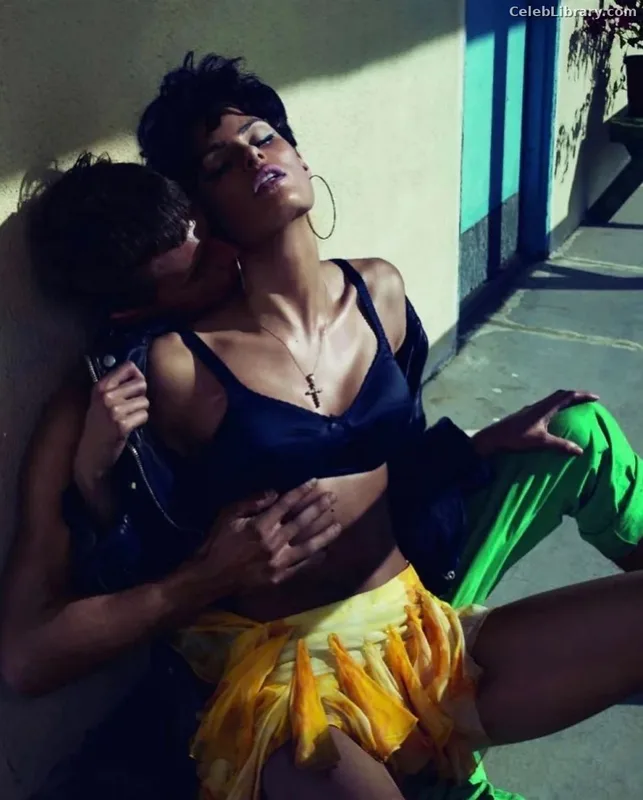 Isabeli Fontana photo 11 of 166