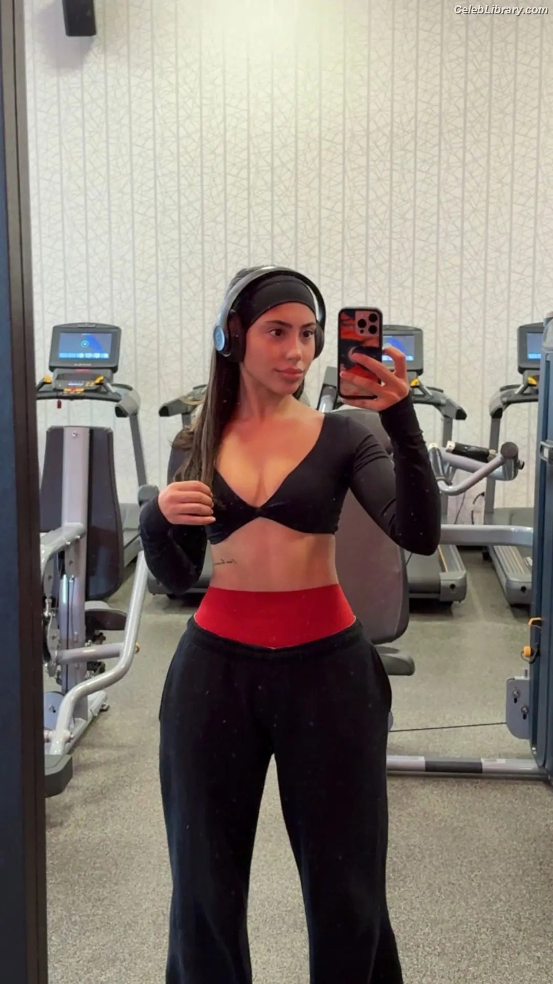 Isabella Ferreira photo 5 of 112