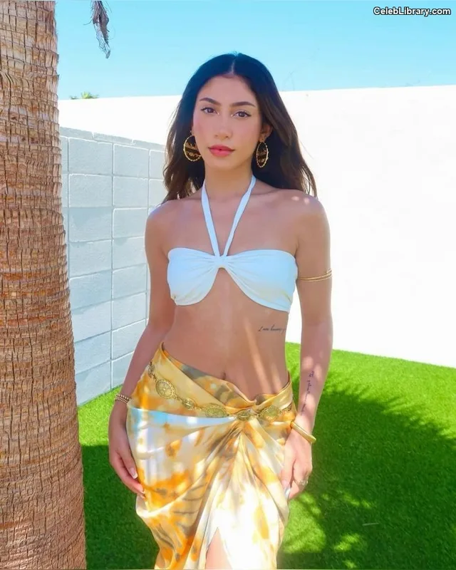 Isabella Ferreira photo 1 of 113