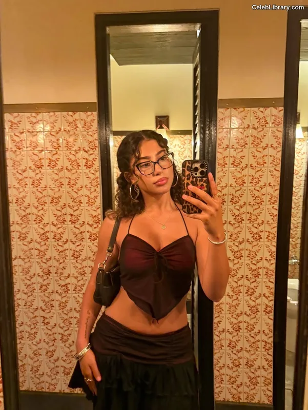 Isabella Ferreira photo 5 of 113