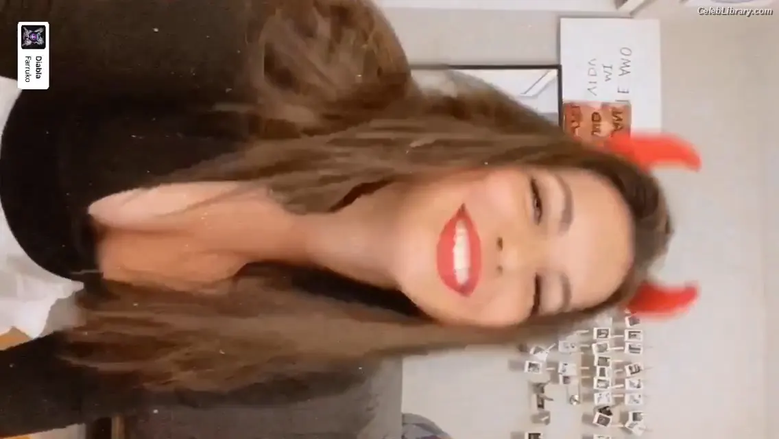 Isabella Gomez photo 19 of 479