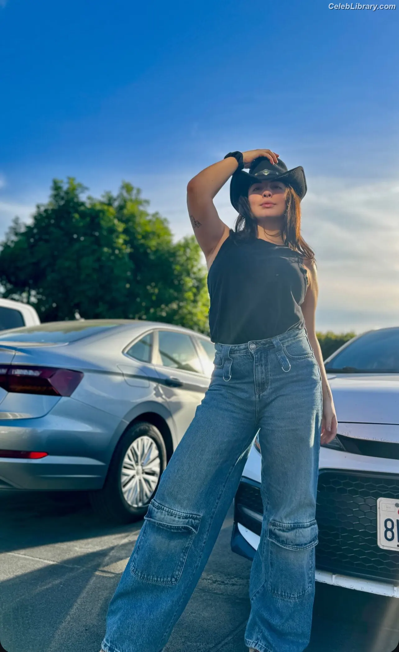 Isabella Gomez photo 1 of 479