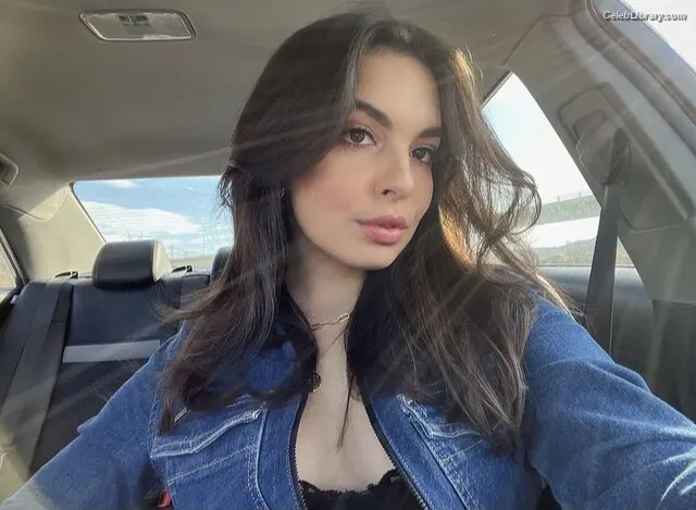 Isabella Gomez photo 1 of 479