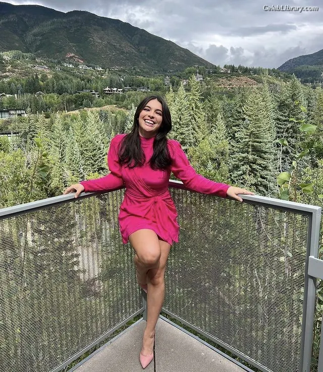 Isabella Gomez photo 6 of 479