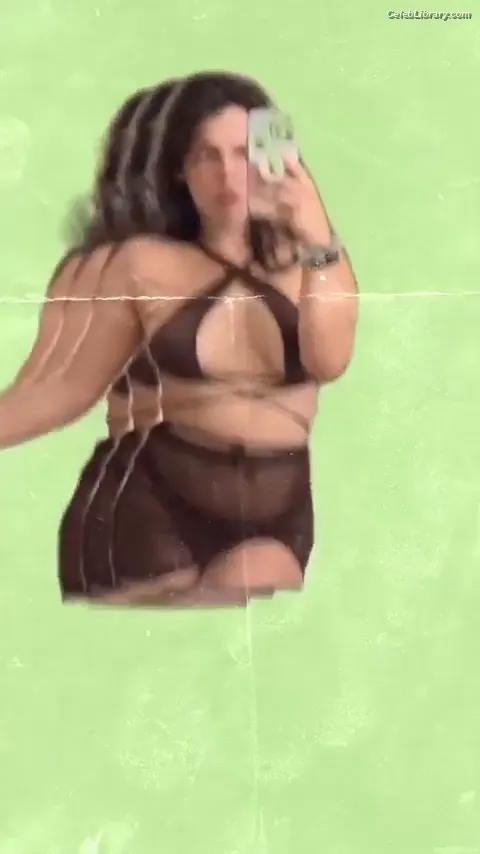 Isabella Gomez photo 11 of 479