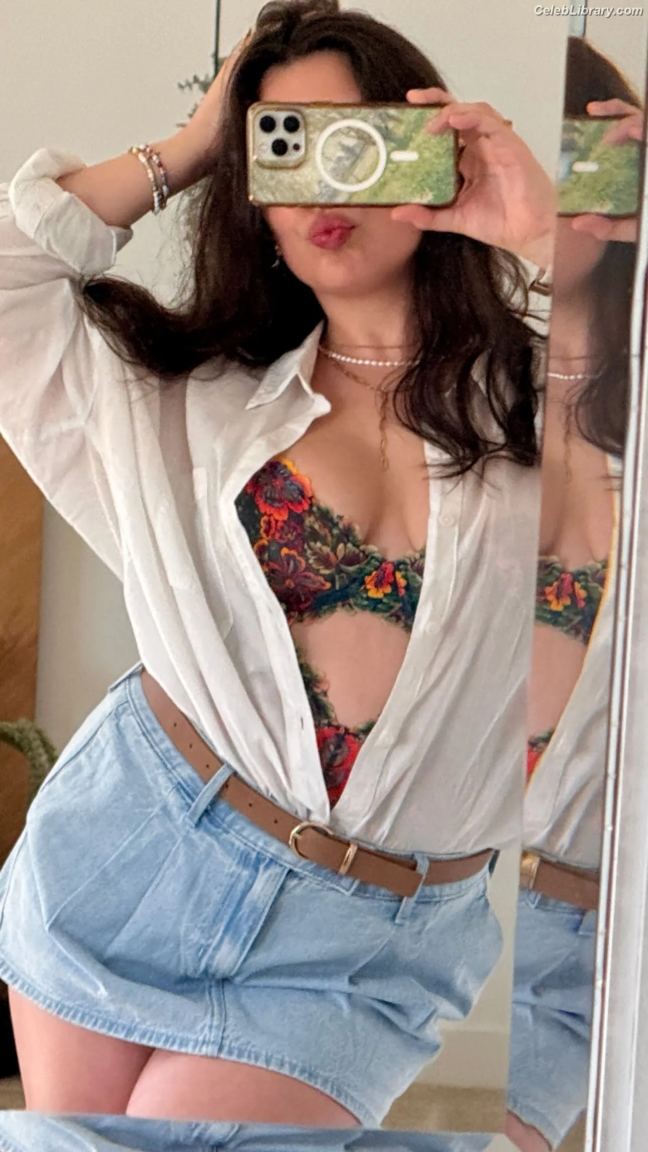 Isabella Gomez photo 23 of 479