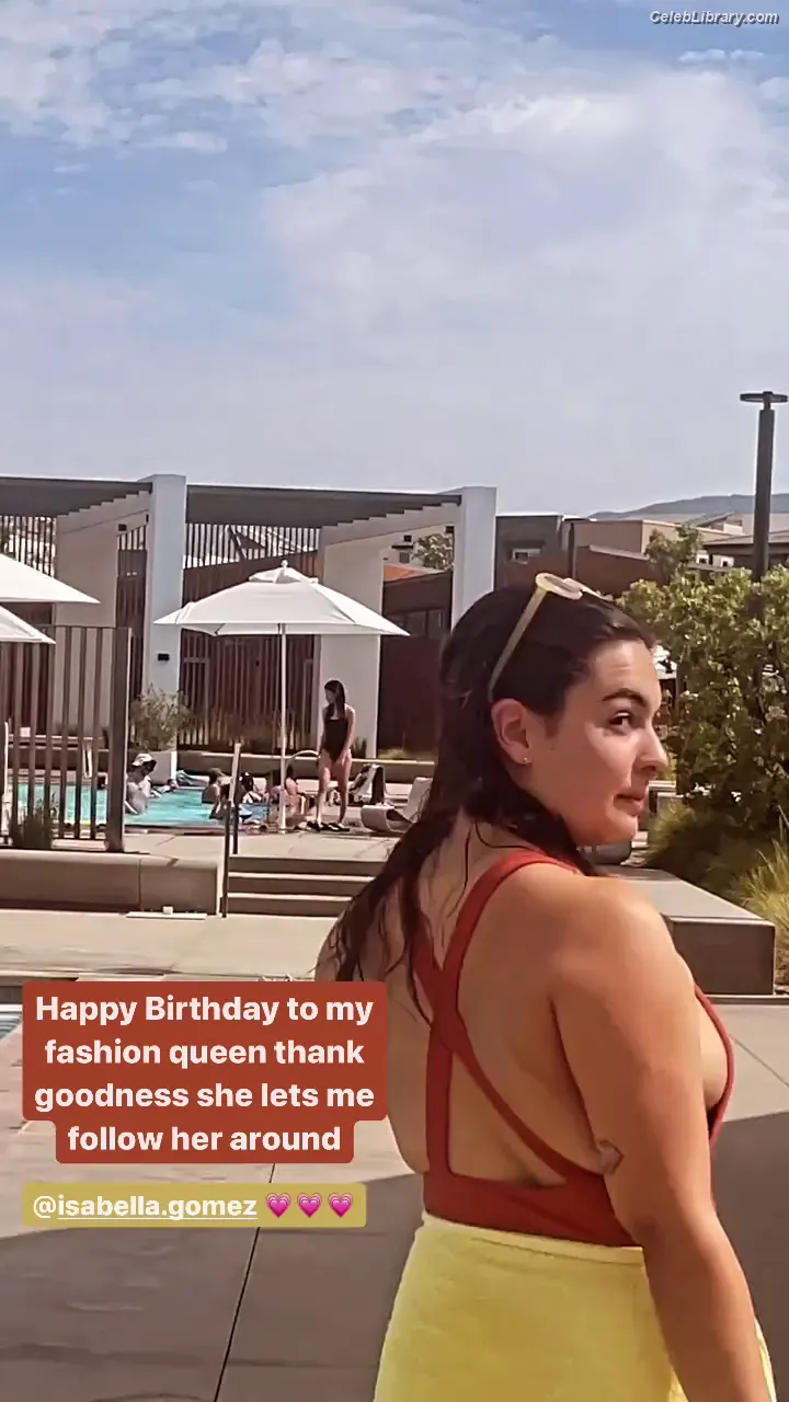 Isabella Gomez photo 3 of 479