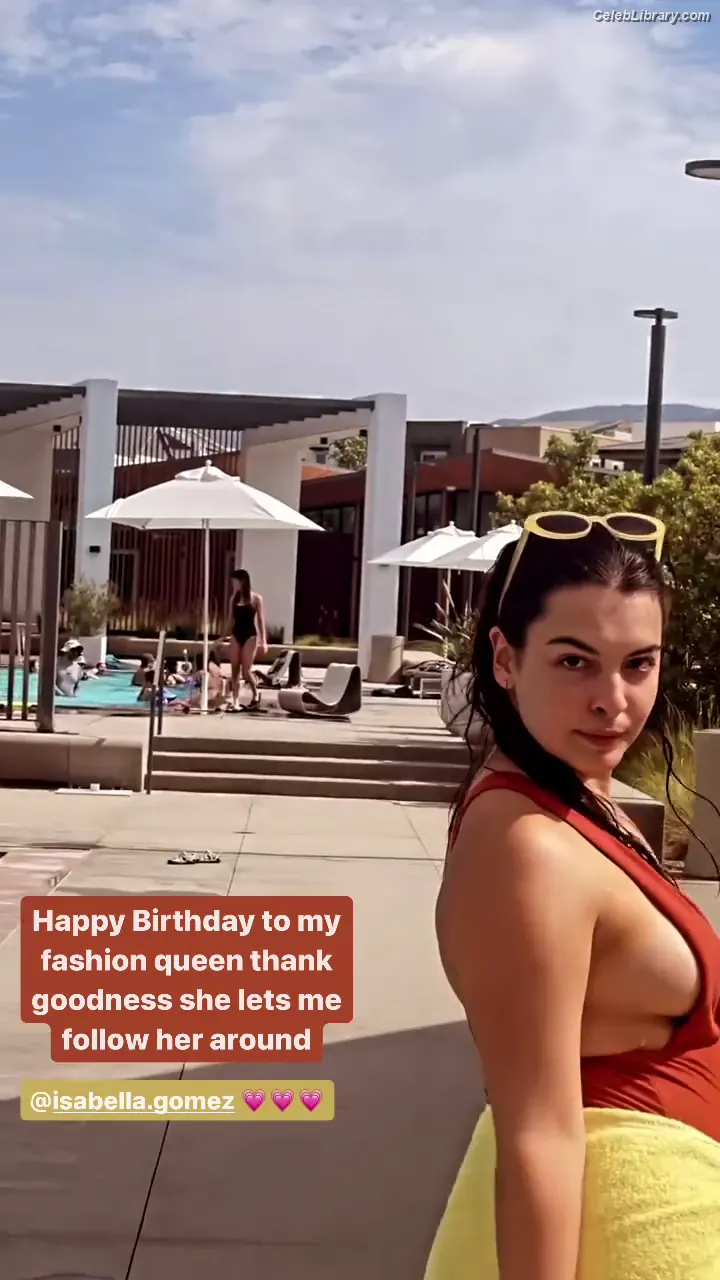 Isabella Gomez photo 6 of 479