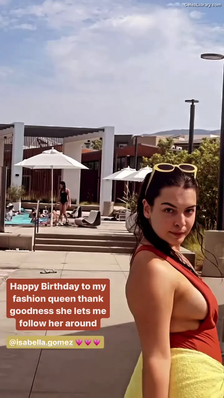 Isabella Gomez photo 7 of 479