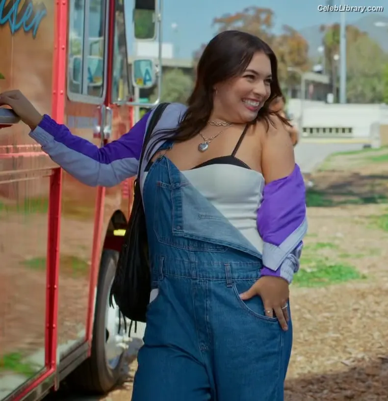 Isabella Gomez photo 19 of 479