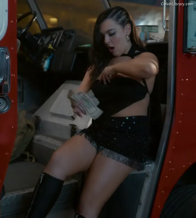 Isabella Gomez photo 1 of 479