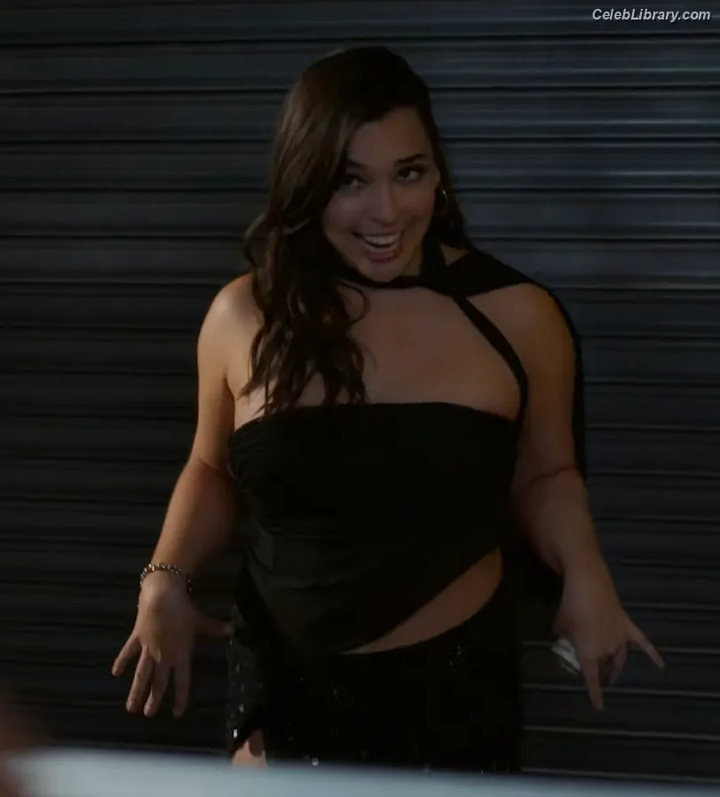 Isabella Gomez photo 7 of 479