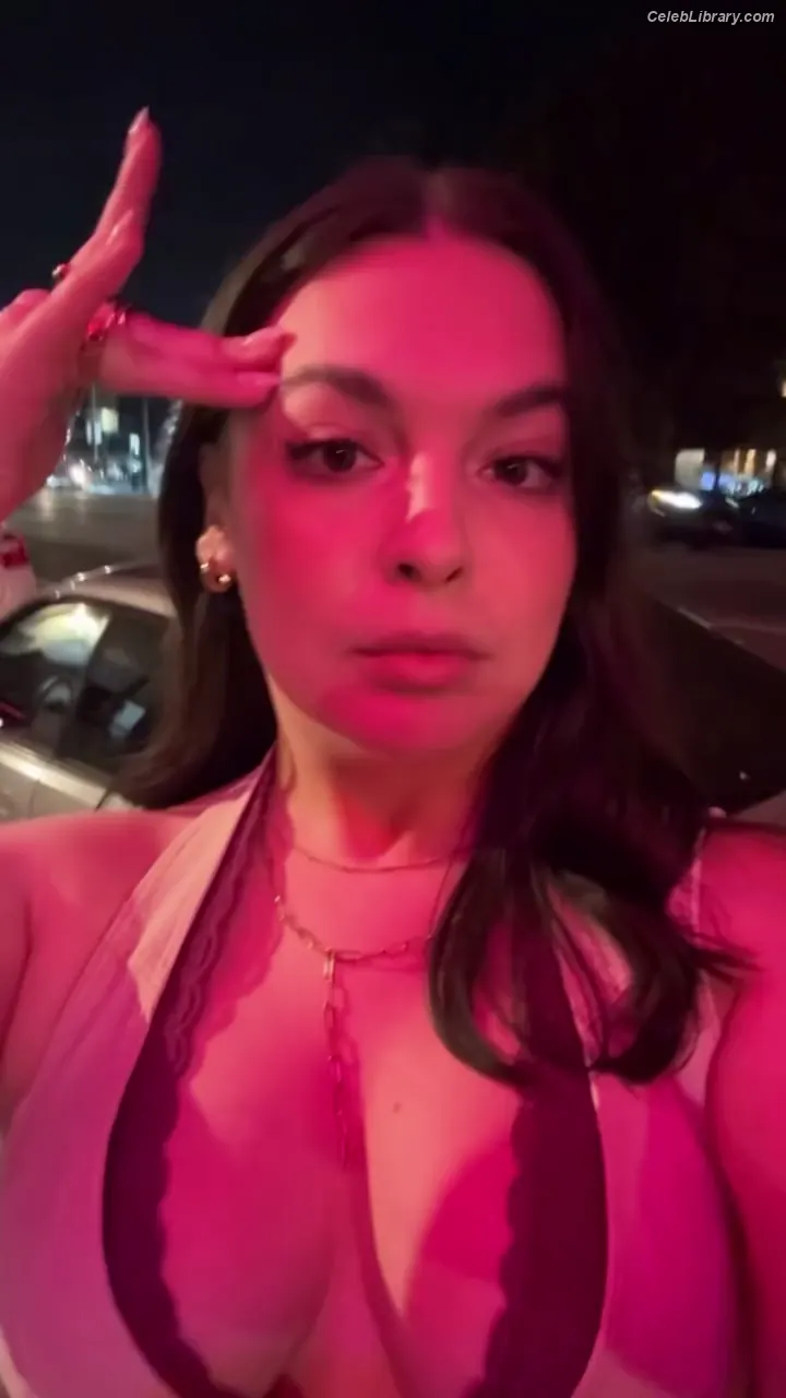 Isabella Gomez photo 15 of 479