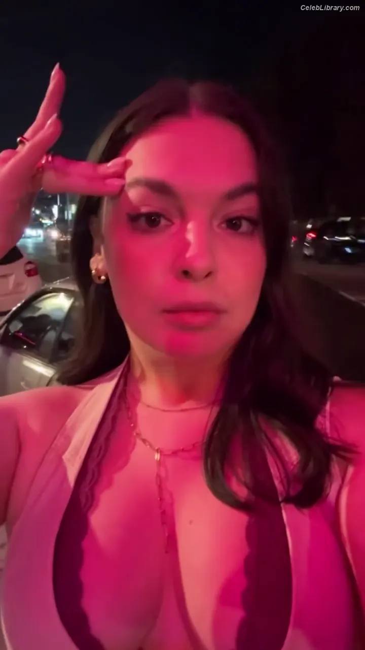 Isabella Gomez photo 18 of 479