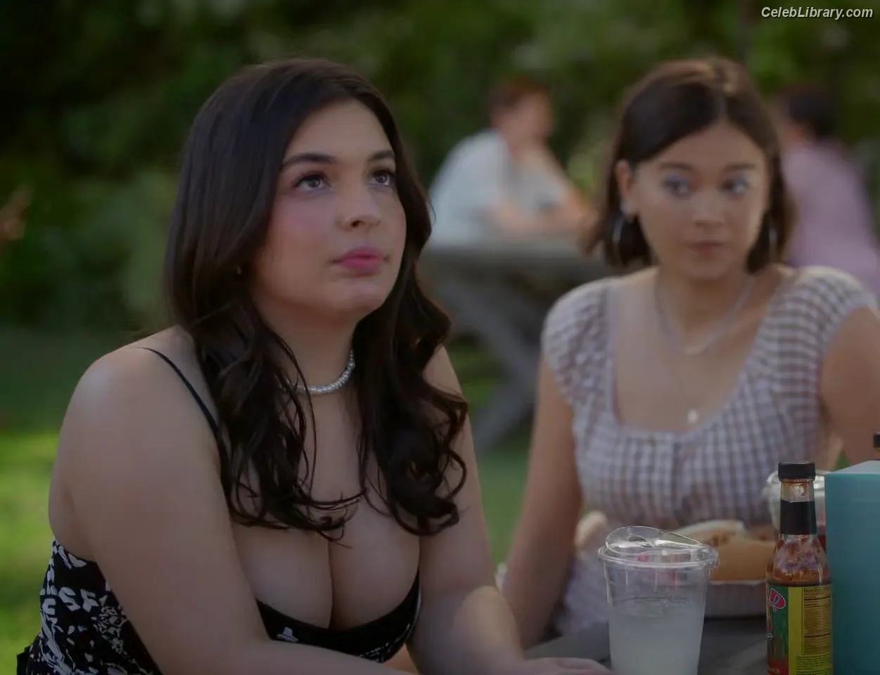 Isabella Gomez photo 23 of 479