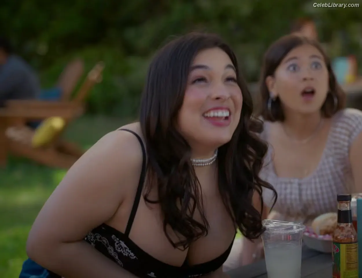Isabella Gomez photo 2 of 479