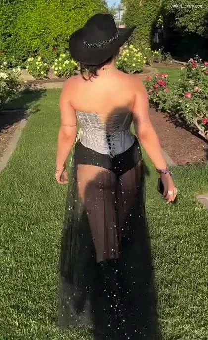 Isabella Gomez photo 6 of 479