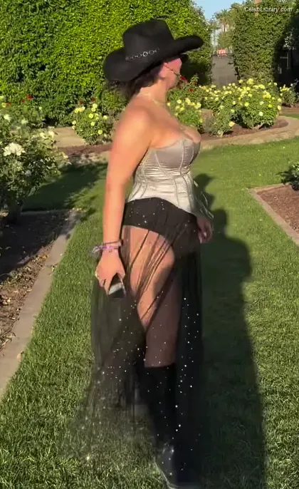 Isabella Gomez photo 11 of 479