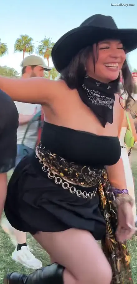 Isabella Gomez photo 14 of 479