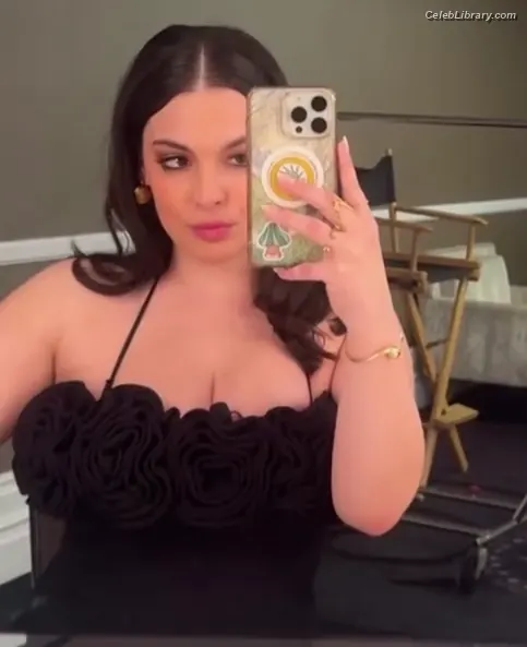 Isabella Gomez photo 17 of 479