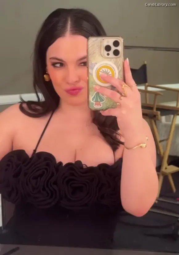 Isabella Gomez photo 18 of 479